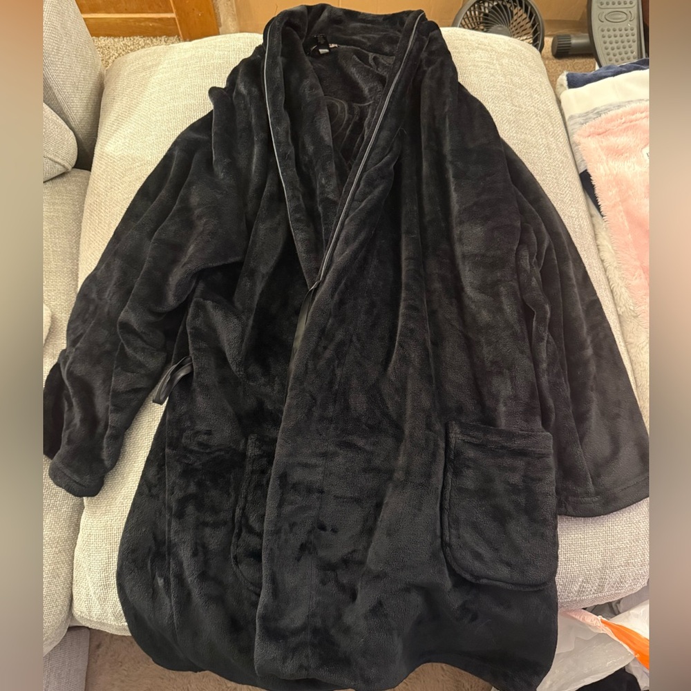 Black Plush Victoria’s Secret Robe